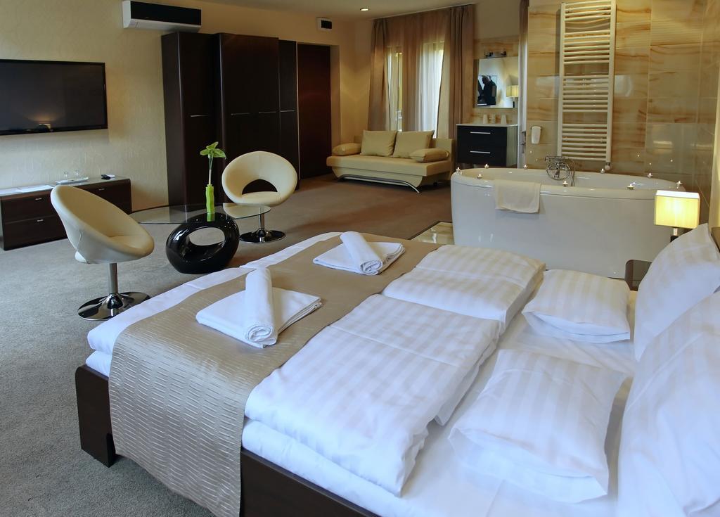 Hotel Brill 오라샤자 외부 사진